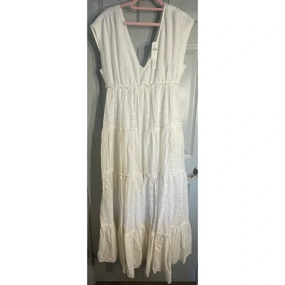Anthropologie Tiered Eyelet Maxi Dress NWT Size Medium RARE Dress - Picture 7 of 16